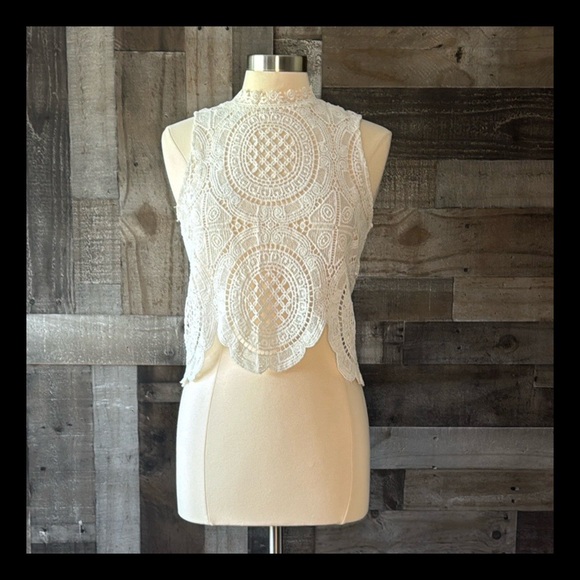 Tops - Vintage 90s elegant sleeveless top medium white crochet lace coquette angelic